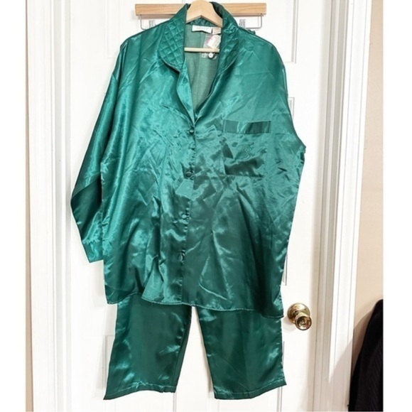 Victorias Secret vintage green satin gold label pajamas setNWT Sz L